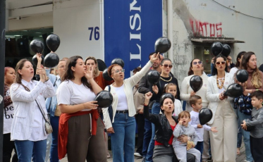 'Estamos com as professoras até o fim', dizem pais em protesto da Afasc