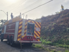 Incêndio em vegetação causa fumaça densa no centro de Criciúma