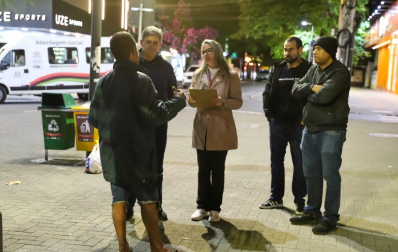 Noite mais fria do ano em SC mobiliza ação e acolhe moradores de rua em Criciúma