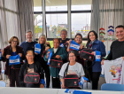 Direção da Afasc entrega bolsas para participantes das oficinas do CCTI