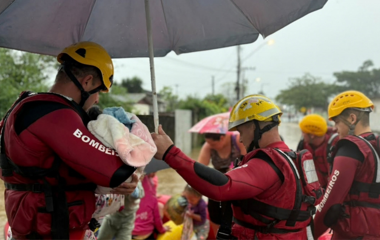 Chuva deixa famílias ilhadas e mobiliza bombeiros em Criciúma