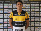 Zagueiro Alan Dias é apresentado pelo Criciúma