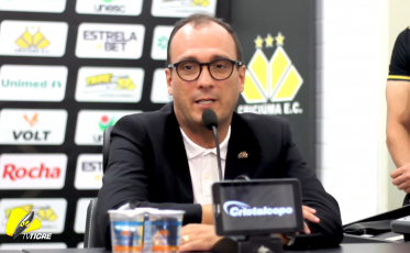 Alex Brasil viaja em busca de reforços