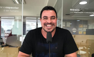 Da emergência ao Brother's Pub: a vida de Alexandre Costa