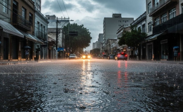 Risco de novos temporais e alto volume de chuva colocam o Sul em alerta laranja