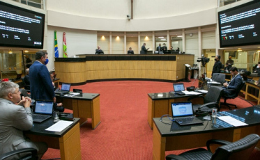 Procuradora da Alesc contesta argumento para suspensão da sessão de impeachment 