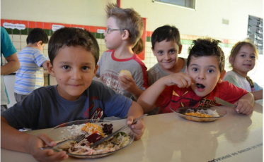 30 mil alunos receberão kits de alimentação na Amrec