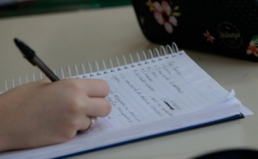 Procon alerta: escolas particulares não podem reter documentação de alunos inadimplentes