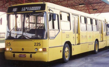 Grupo realiza manifestação pelas mudanças nos horários de ônibus