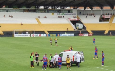 Lateral-direito Carlos César hospitalizado por precaução