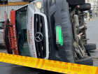 Ambulância do Samu fica virada após acidente em Tubarão