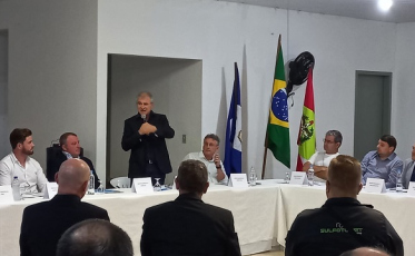 Prefeitos da AMESC prestigiam AgriMeleiro
