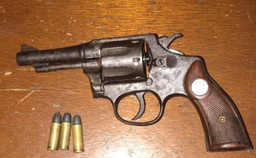 Arma de assaltante falhou antes de ser morto por dona de lanchonete