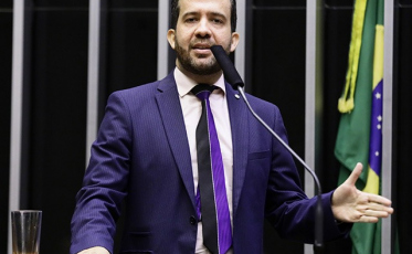 Presidenciável André Janones diz que guru econômico é para político incompetente 