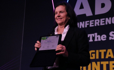 Deputada Angela Amin recebe prêmio Embaixadora Brasil, País Digital