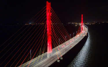 Dia dos Namorados inspira iluminação especial na ponte Anita Garibaldi