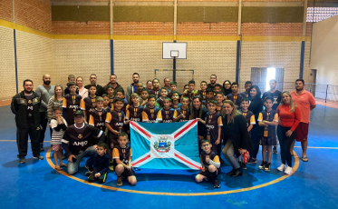 'Anjos do Futsal' entrega uniformes aos atletas de Içara