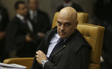Moraes determina suspensão da rede social X no Brasil