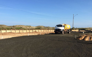Calçadão do Balneário Rincão começa a receber asfalto