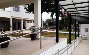 Covid-19: Em dez dias, trinta casos no asilo