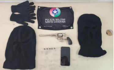 Dupla é presa em flagrante ao tentar assaltar posto de combustível em Araranguá