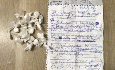 Adolescente é flagrado com cocaína e contabilidade da droga