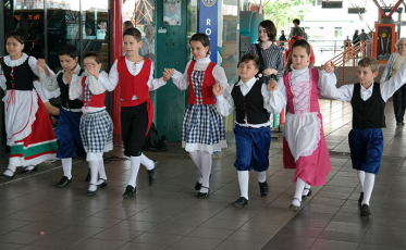 Grupo Italiano Valsugana se apresenta no Terminal Central