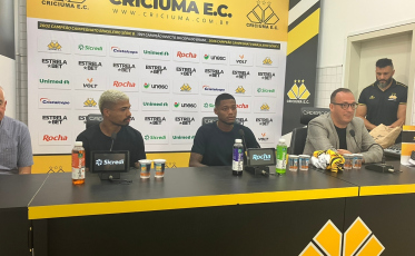 Marcinho e Thiaguinho são apresentados e buscam ajudar o ataque do Criciúma