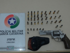 PM apreende arma de fogo e 42 munições