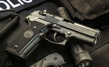 Criminosos atacam a casa de sargento com dez tiros