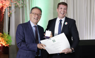 Vereador de Nova Veneza recebe honraria do Governo da Itália