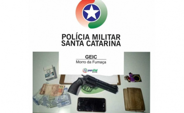 Homem assalta mulher com arma de brinquedo e é preso