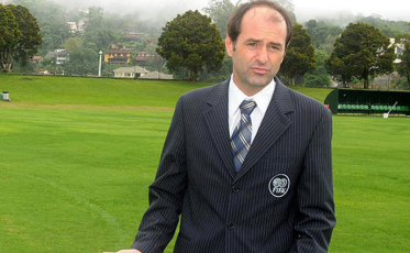 Simon fala sobre a pressão sofrida pelos árbitros e se diz favorável a tecnologia