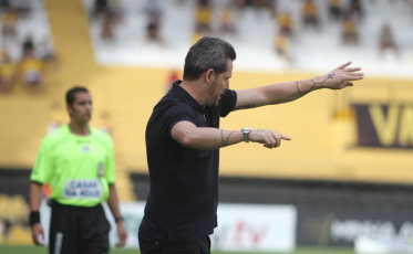 Argel Fucks admite que Criciúma não jogou bem o primeiro tempo