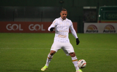 Arilson se reapresenta e projeta 2023 do Criciúma