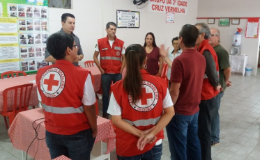 Campanha arrecada alimentos e roupas para famílias de Praia Grande