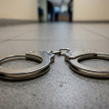 Mãe recebia dinheiro e presentes para entregar filhas a abusadores em SC