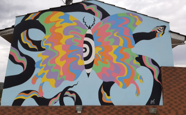 Ex-aluna da Satc pinta desenho de 5 metros em parede de Siderópolis