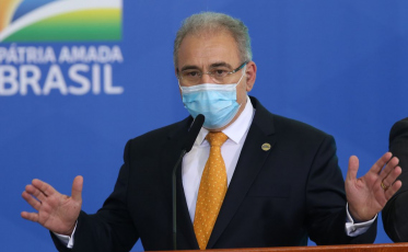 Vacina é esperança para população e pôr fim à pandemia, diz Queiroga