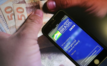 Trabalhadores nascidos em maio podem sacar auxílio emergencial