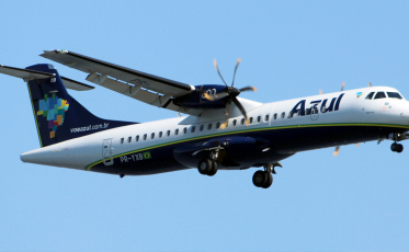 Azul já tem avião pronto para aeroporto de SC, mas guerra trava início dos voos