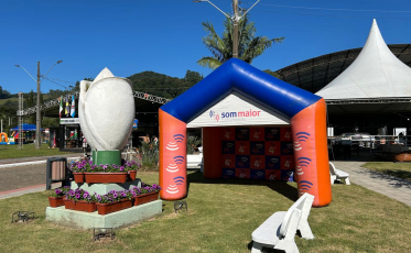 Ao vivo de Pedras Grandes, rádio Som Maior faz programa especial da Festa de Azambuja