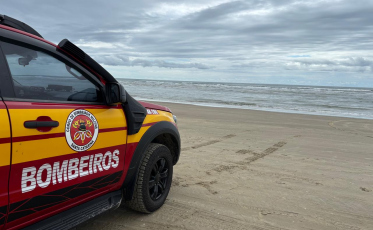 Jovem é resgatado de afogamento no Balneário Gaivota