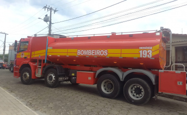 Casa é atingida por incêndio na Santa Bárbara