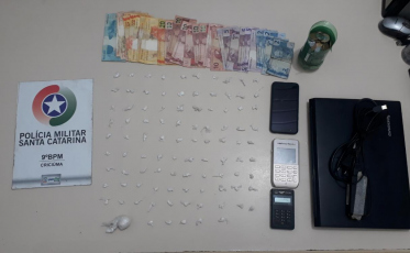 PM apreende cocaína e recupera notebook furtado da prefeitura de Criciúma