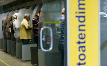 Vai ao banco no fim de ano? Veja o que muda no Natal e Ano-Novo