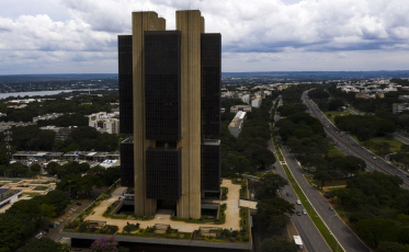 Mercado financeiro eleva projeção da inflação para 7,27% este ano