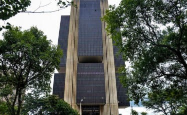 Mercado aumenta previsões para inflação, aponta levantamento do Banco Central