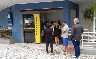 Bancos reabrem após feriado de carnaval