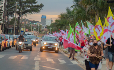 Bandeiraço do 15 movimenta o Centro de Içara